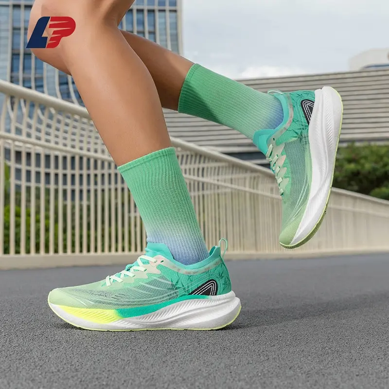 OEM Men's Carbon Running Shoes Lightweight TPE Mesh Trainers with Carbon Plate Manufacturers, Factories