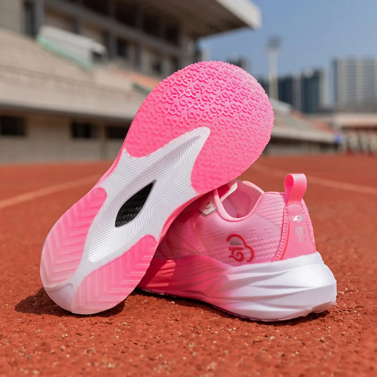 China Ultra Lightweight Carbon Fiber Running Shoes Breathable Reflective Night Safety Sneakers for Men and Women Factory, Supplier