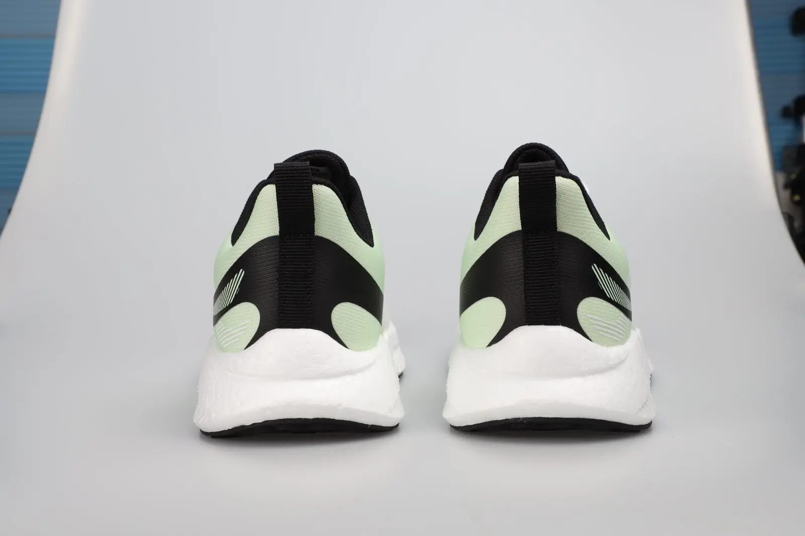 China LPMX Lightweight Mesh Comfortable Breathable Carbon Plate Racing Sport Shoes Manufacturer, Supplier