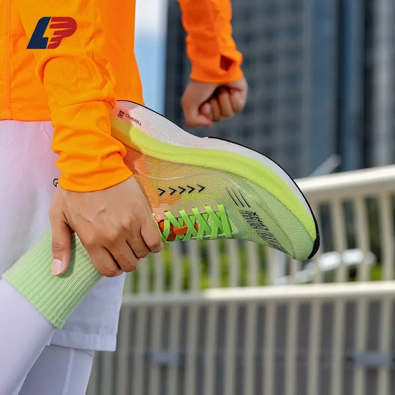 China Arrow Velocity 1.0 Men's Professional Training Running Shoes with Popcorn Cushioning, Shovel Carbon Plate and Anti-Slip Rubber Outsole for Speed, Stability and Daily Road Runs Manufacturers, Supplier