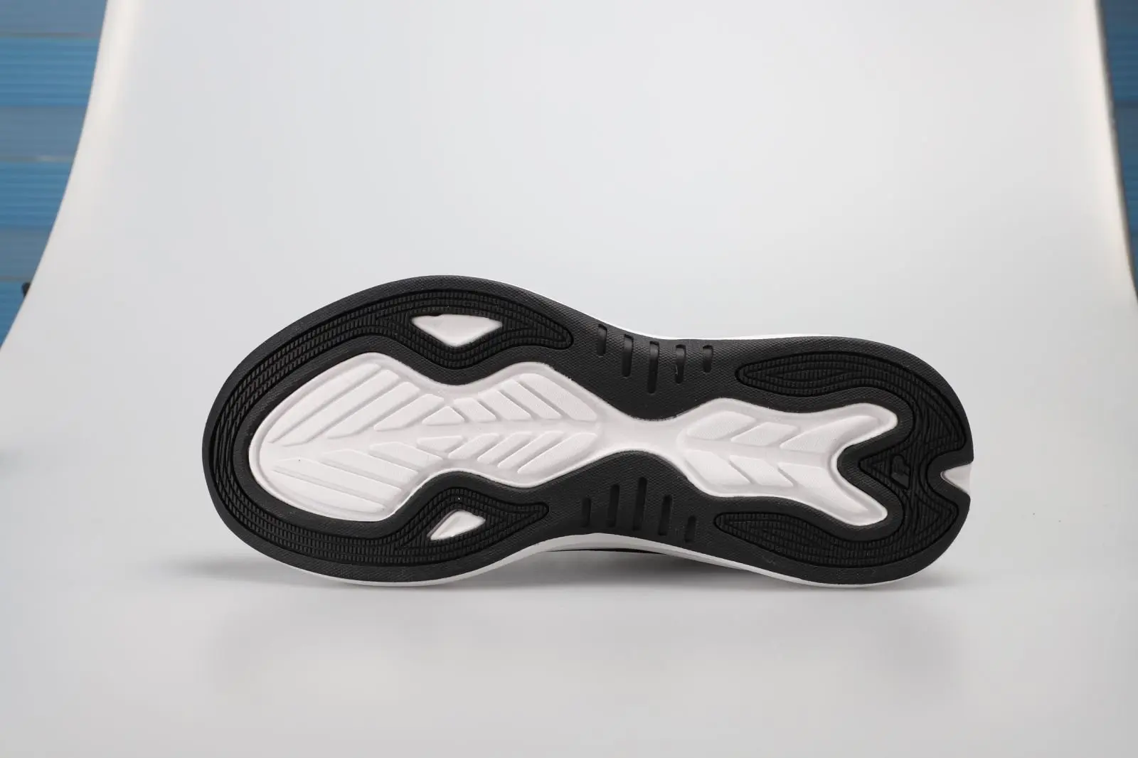 China Lightweight Breathable Running Shoes——Classic reshaping, running freely, every step is like stepping on the clouds Manufacturers, Factories