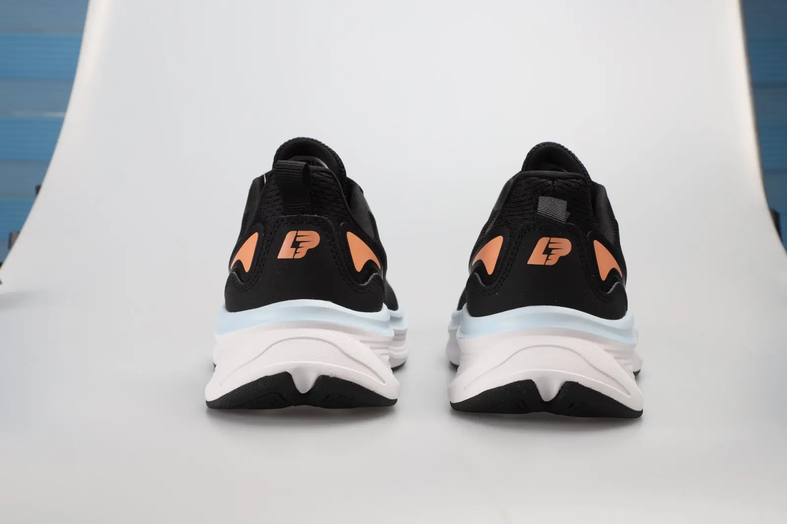 China Lightweight Breathable Running Shoes——Classic reshaping, running freely, every step is like stepping on the clouds Manufacturers, Factories
