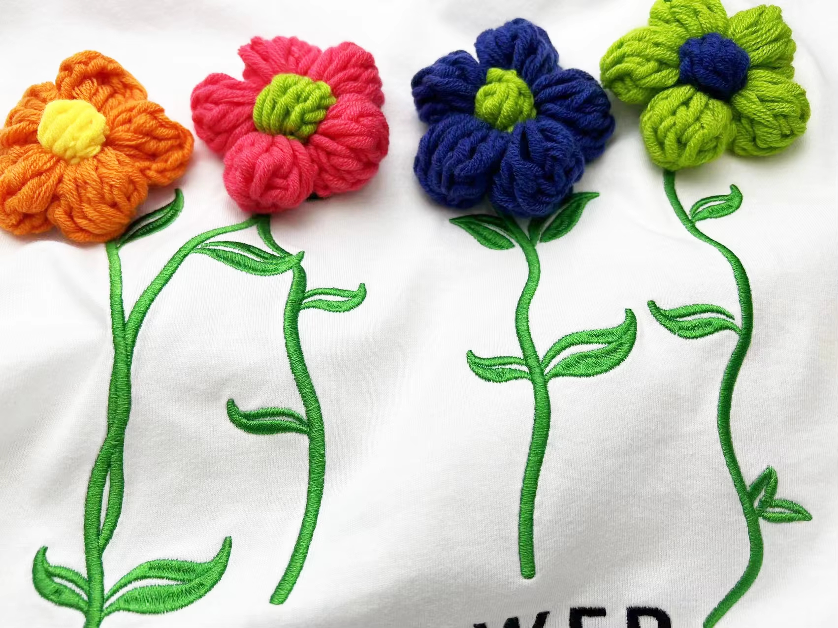 Custom 210g 100% Cotton Hand-embroidered Flower Five-point Sleeve Couple Men and Women T-shirt Quotes, Product