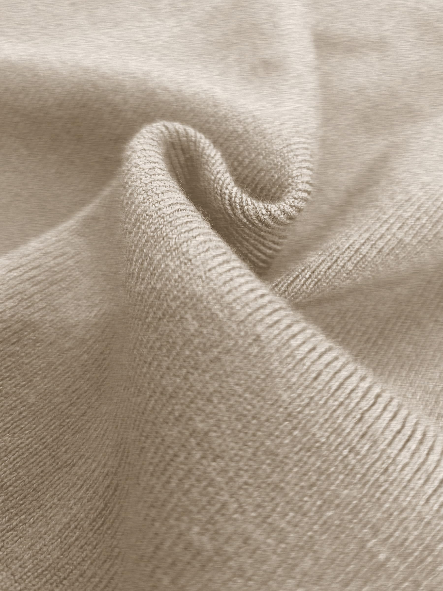 Soft and delicate knitted fabric