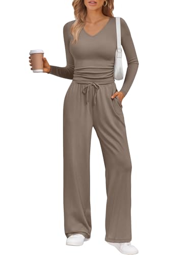 Casual sports style with flattering collarbone line design