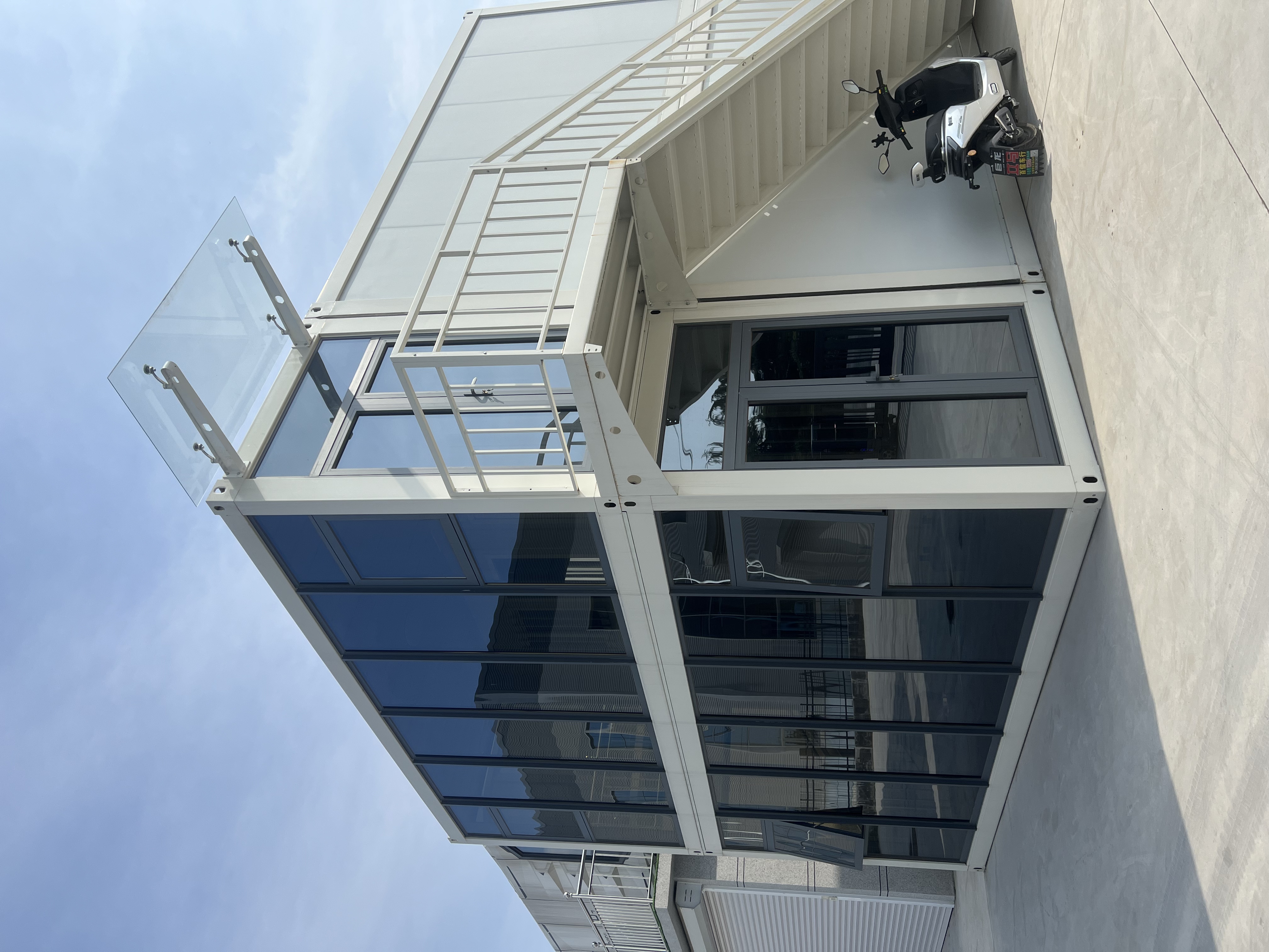 Multi-Level Stackable Flat Pack Container House Modular Prefabricated Apartment Temporary Student Dormitory Building
