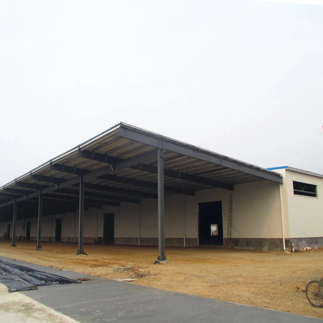 Modern Pre-Engineered Steel Structure Prefabricated Metal Construction Prefab Building for Sale