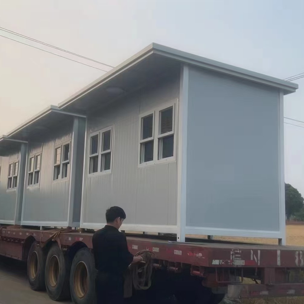 Lightweight and Fast Assembly of Temporary Container Houses for Construction Sites