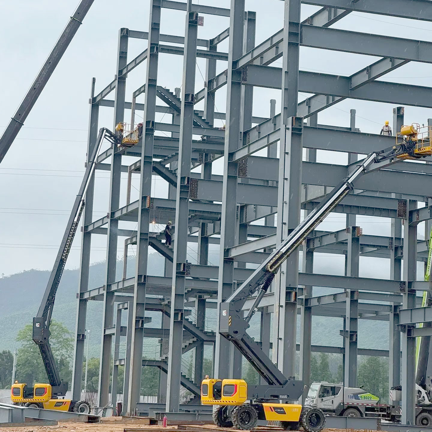 Modern Prefabricated Modular Heavy Duty Steel Structure Building ASTM Standard Industrial Frame with Welding Process