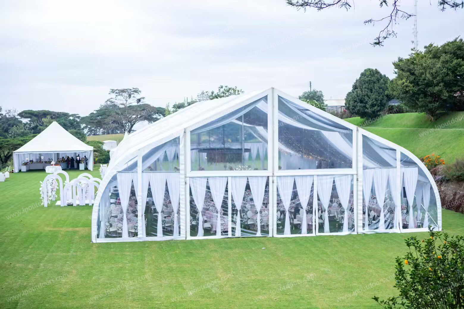 Curve Tent