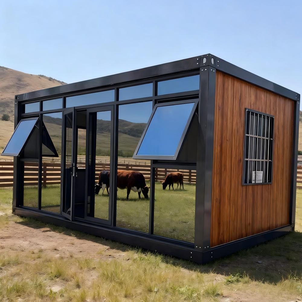 The Detachable and Portable Modular Container House Is Used As a Home Office or Guest Accommodation.