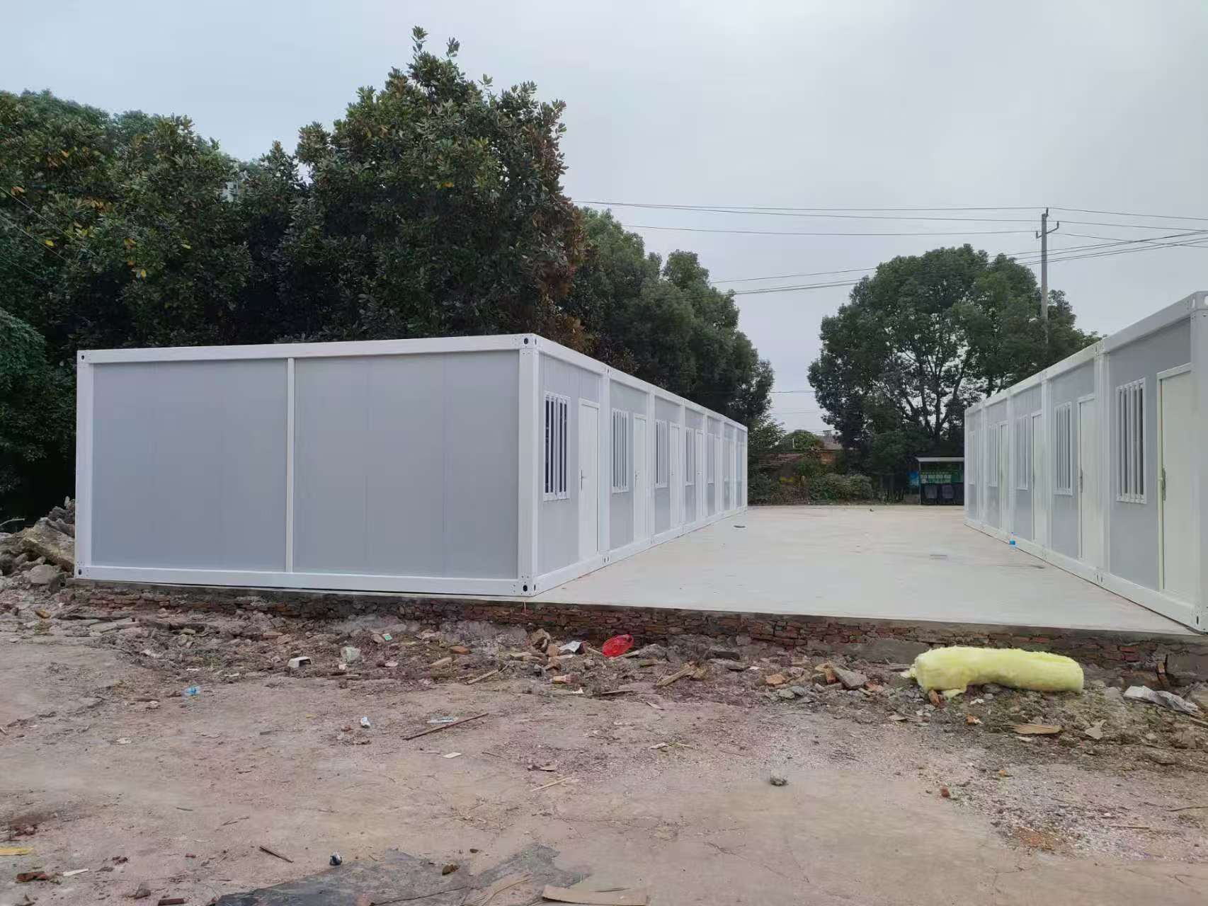 Lightweight and Fast Assembly of Temporary Container Houses for Construction Sites