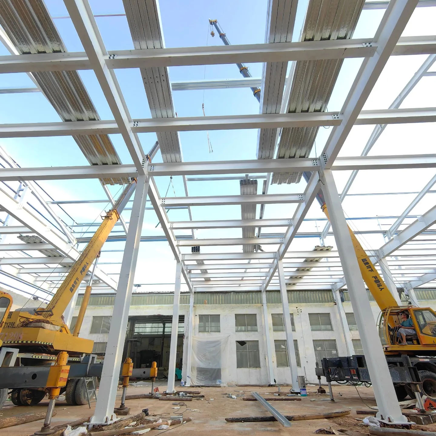 Low Cost Prefabricated Light High-rise Multi Story Portal Steel Structure Building with Welding &amp; Cutting Services