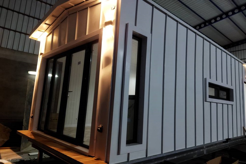 Modern 40m2 Portable Steel Modular Eco-Friendly Durable Waterproof Insulated Holiday Home Prefab Caravan