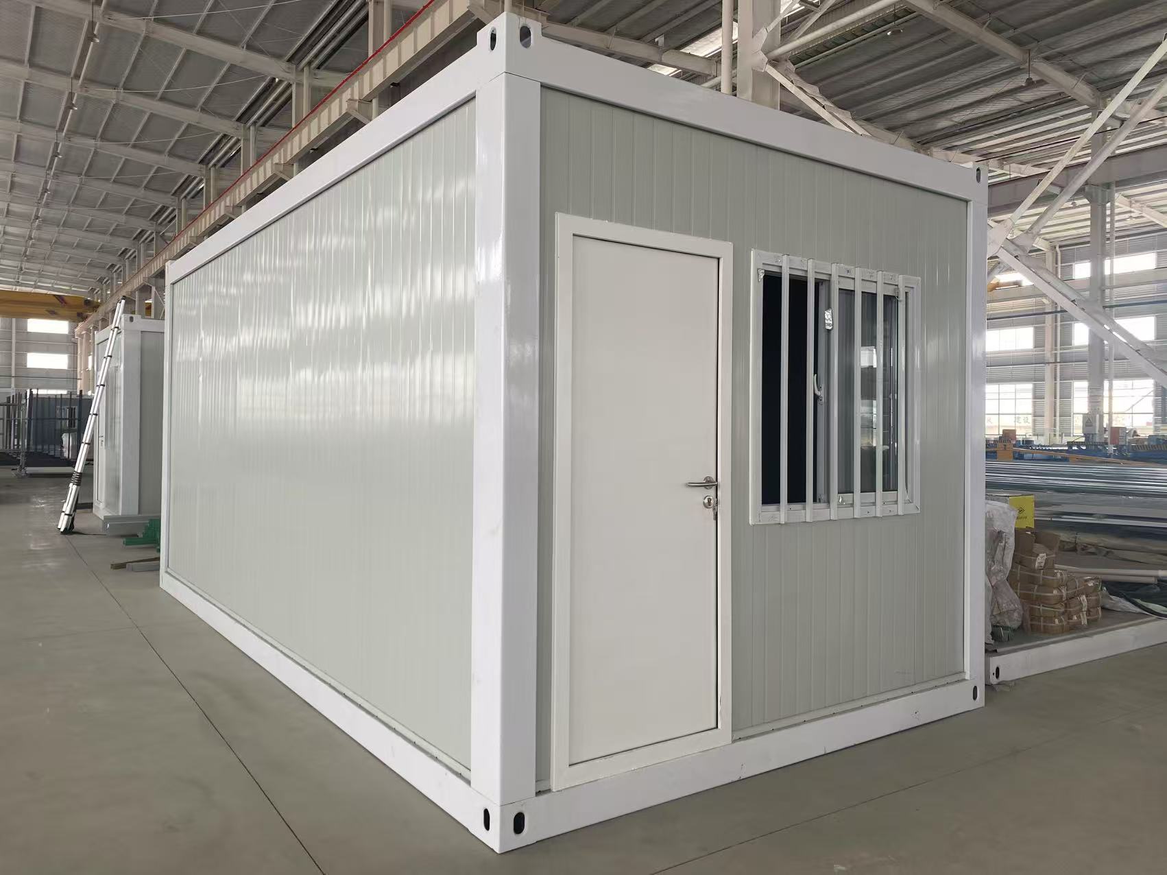 Mobile Breathable Modern Container House Towable Design for Temporary Offices Hotels Hospitals &amp; Construction Camps