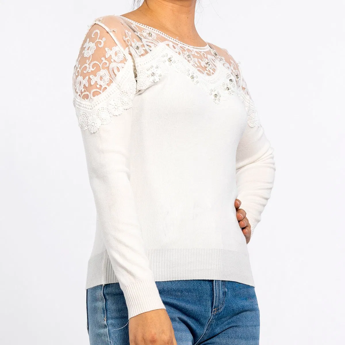 Suéter branco de manga longa com gola redonda, malha, renda, costura à mão e diamantes para mulheres