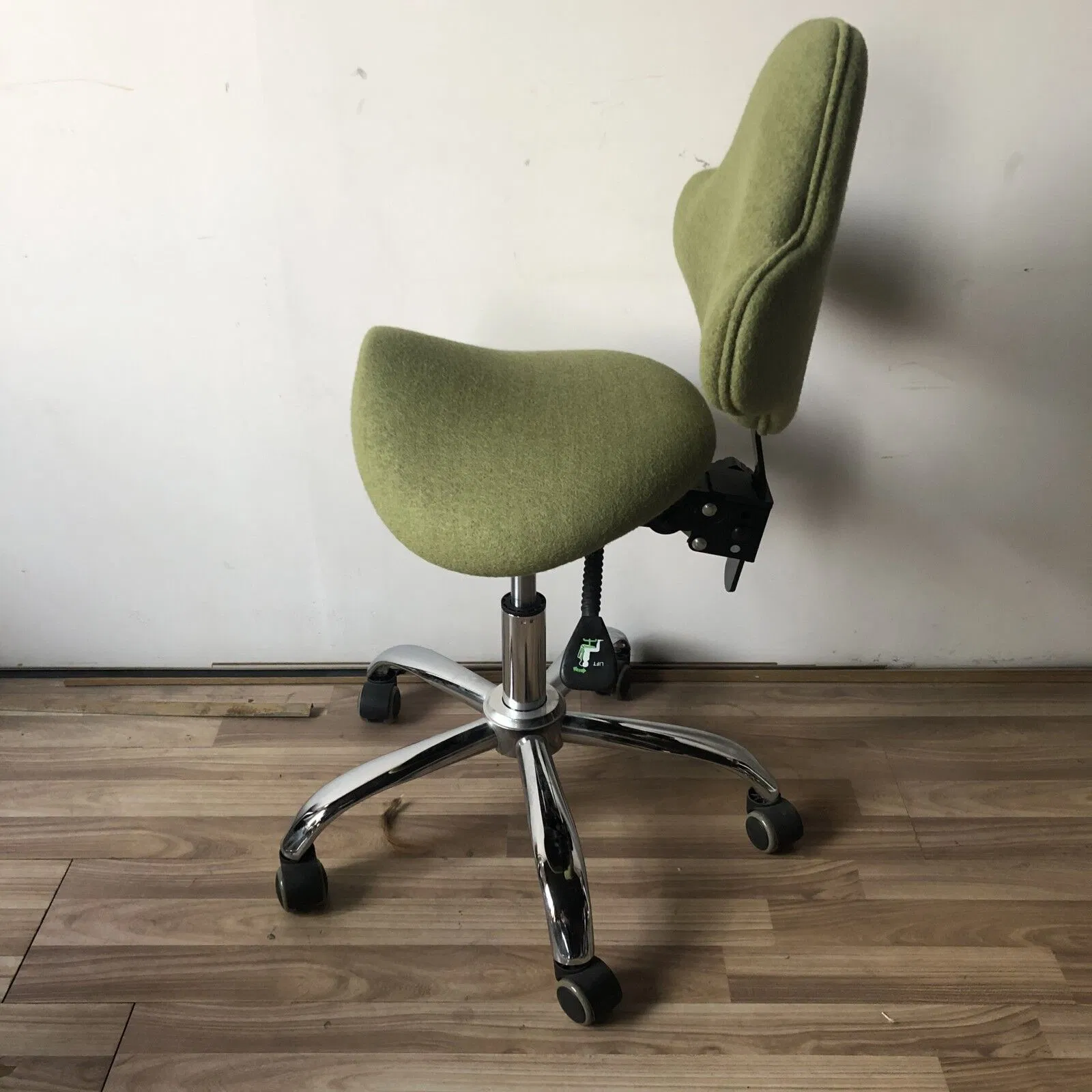 Ergonomic Saddle Seat Doctor Dental Operating Stool