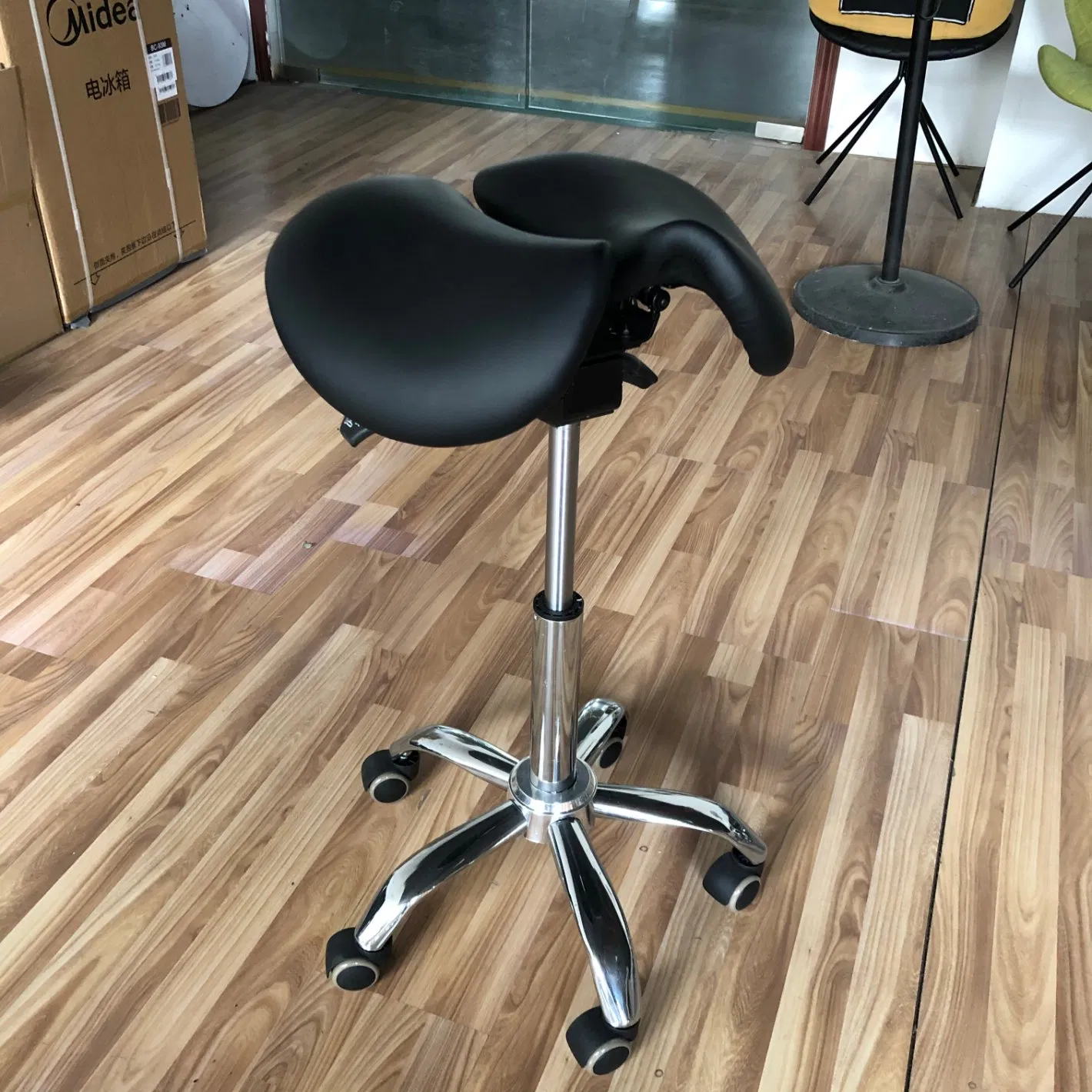 Comfortable Split Saddle Seat Ergonomic Saddle Stool for Dental Clinic