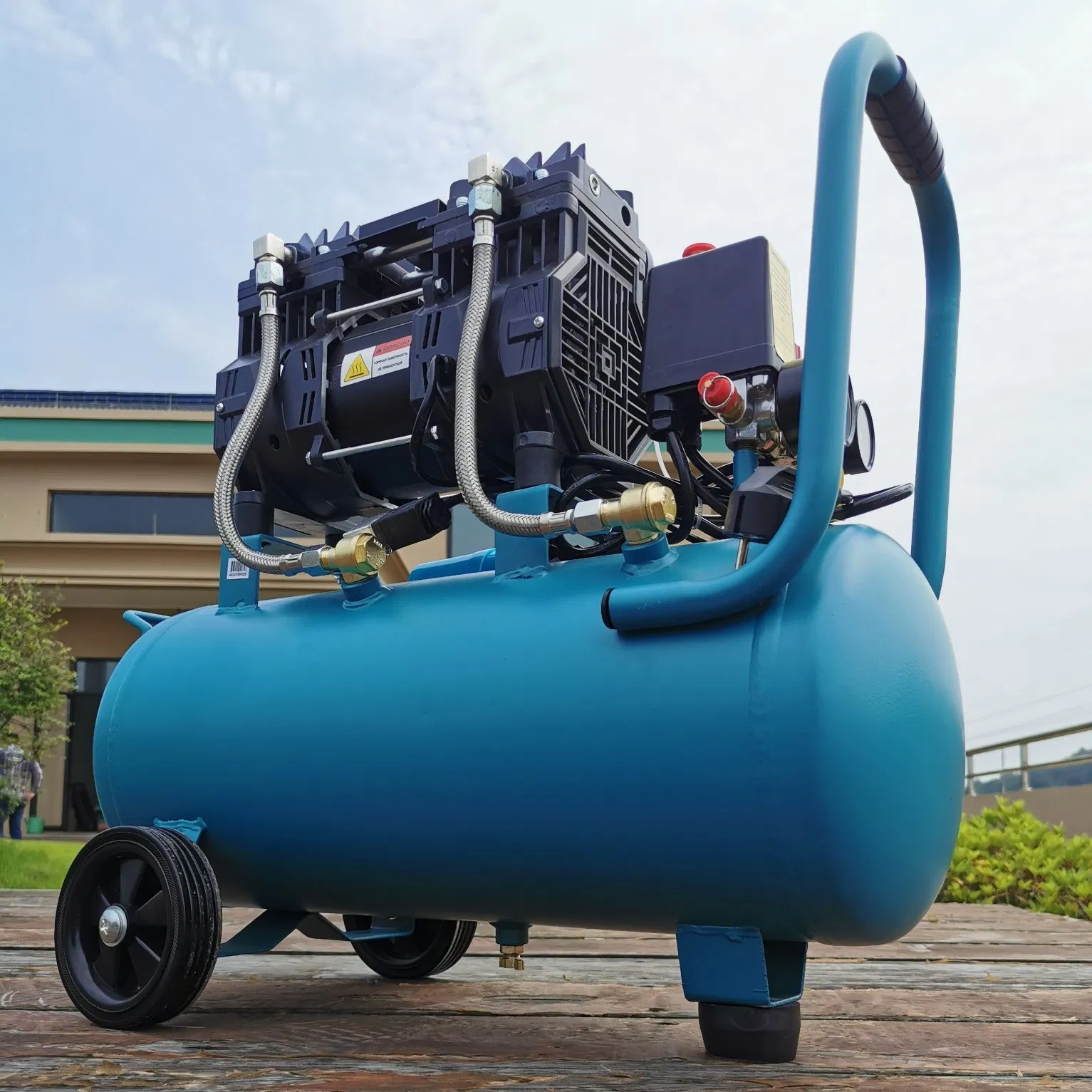 Xinya 1.5HP Oilfree Oilless Silent Portable Air Compressor for Dental Clinic