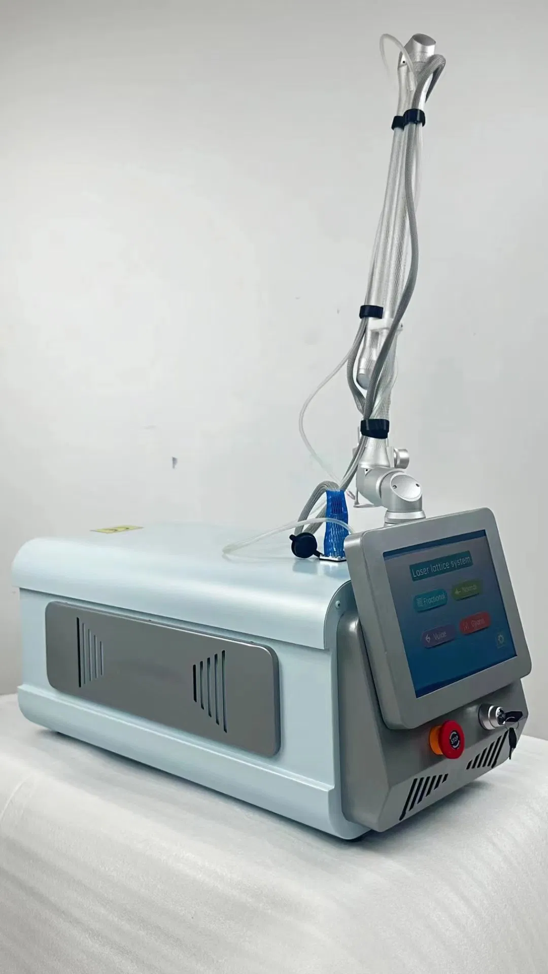 سعر الجملة الجديد CO2 إزالة الوشم بالليزر باستخدام ليزر بيكو مع رؤوس غير جراحية CO2 آلات الليزر الجزئية لإزالة الندبات والنمش