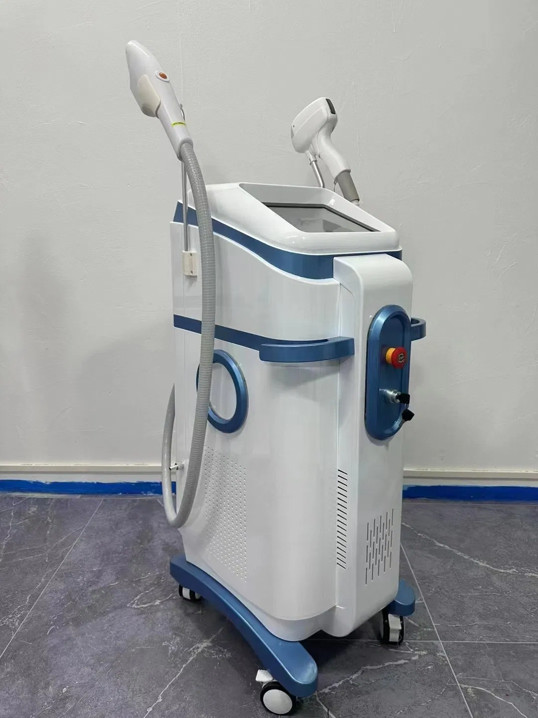 آلة الجمال 808nm إزالة الشعر بالليزر ثنائي الأبعاد وتجديد البشرة بالليزر