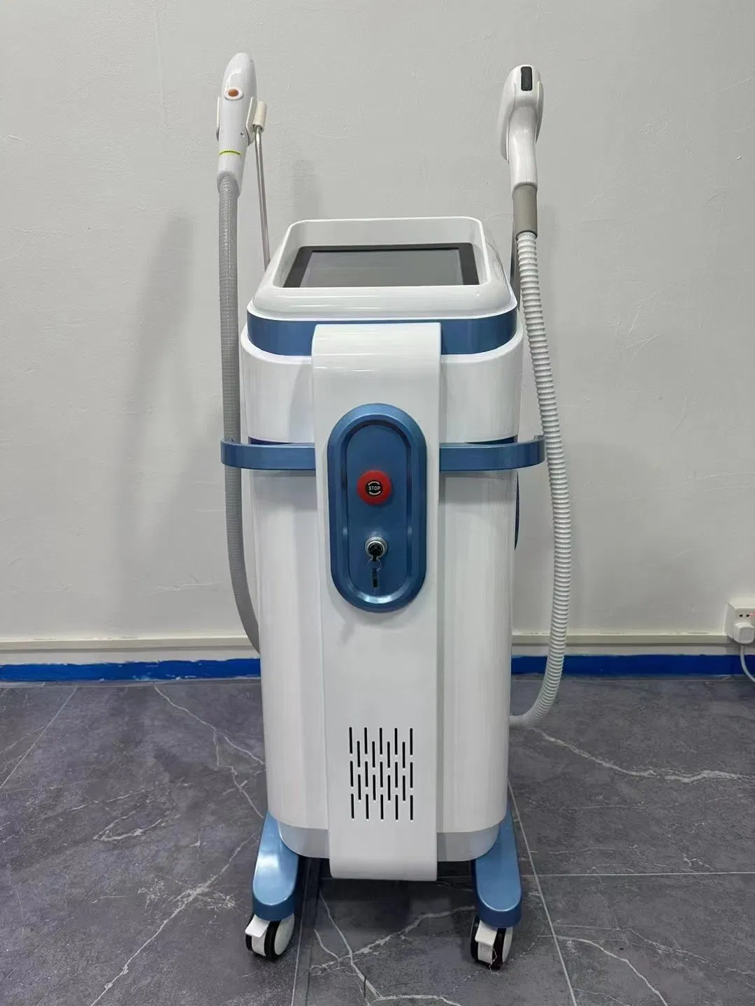 آلة الجمال 808nm إزالة الشعر بالليزر ثنائي الأبعاد وتجديد البشرة بالليزر