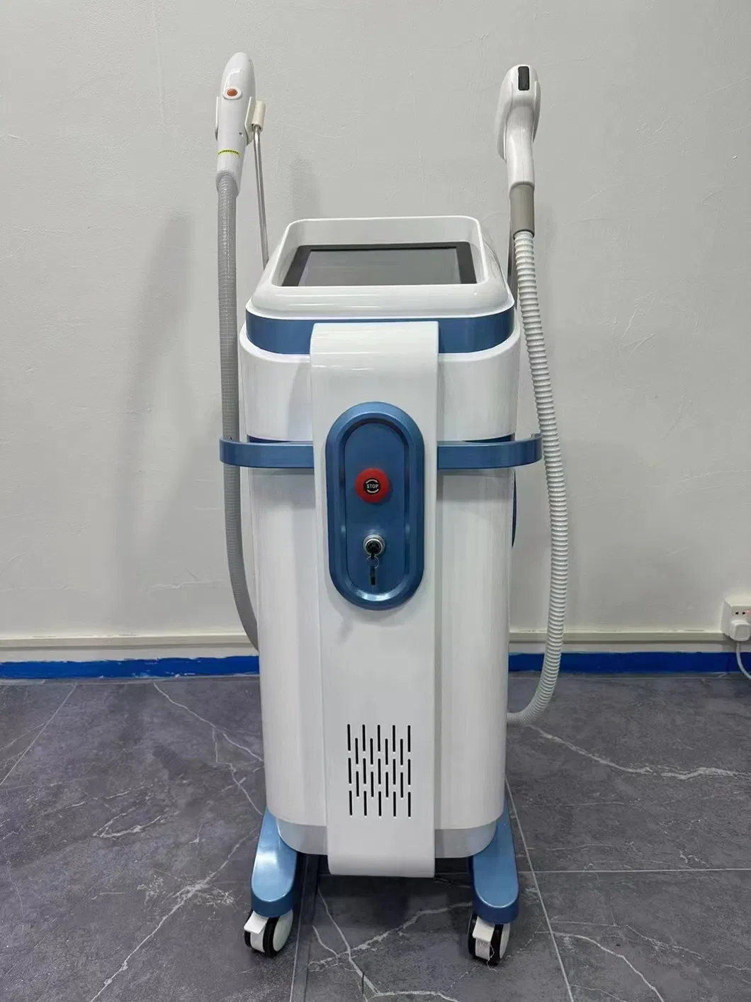 آلة الجمال 808nm إزالة الشعر بالليزر ثنائي الأبعاد وتجديد البشرة بالليزر