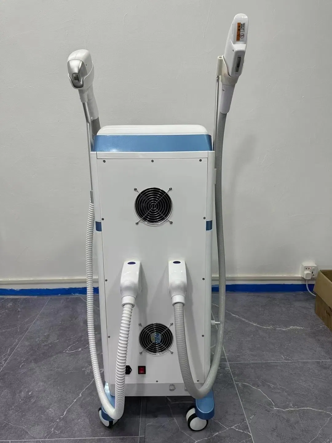 آلة الجمال 808nm إزالة الشعر بالليزر ثنائي الأبعاد وتجديد البشرة بالليزر