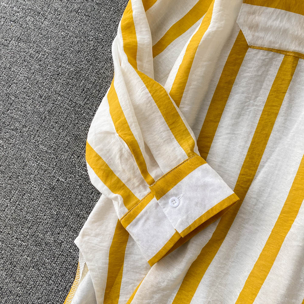 Casual Striped Shirt Outfitting Idea 1