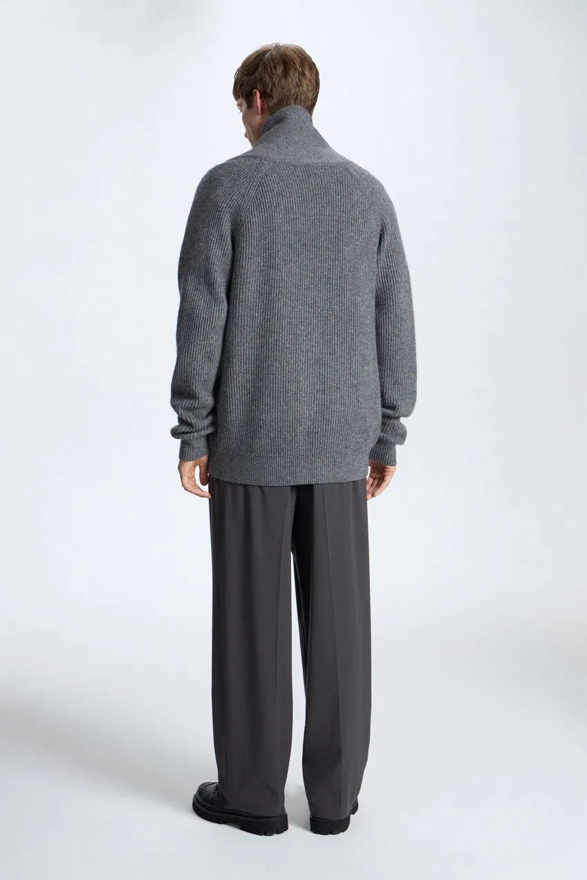Wholesale Customized Men Luxury Wool Knitted Sweater Buttoned Cardigan Coat Male Knitted Sweater Coat with Wide Collar