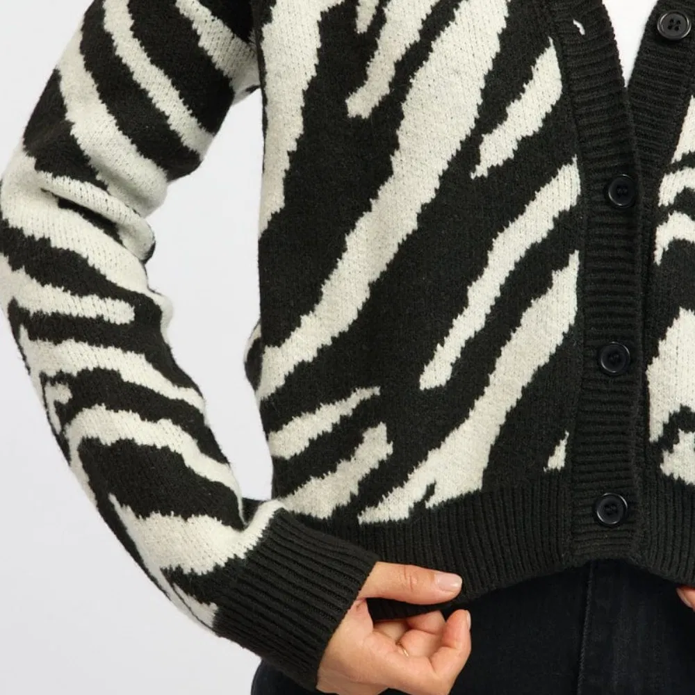 Fashionable Black Zebra Jacquard Patterned Crop V-Neck Women's Cardigan Sweater