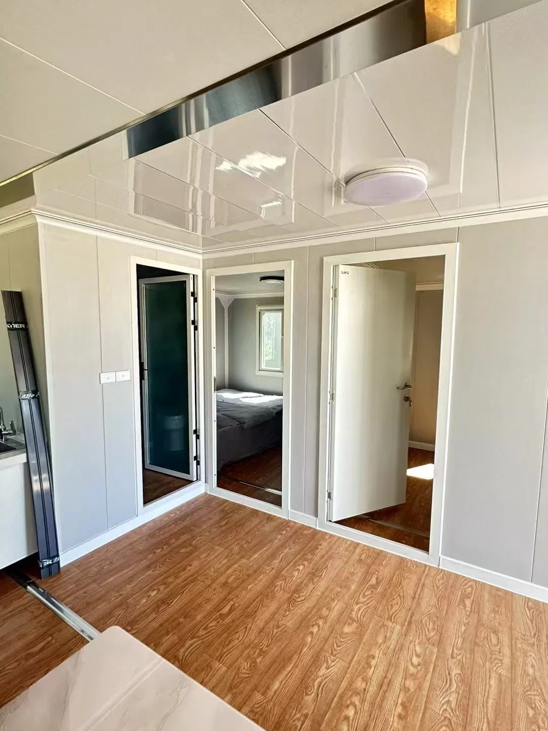 بيوت فاخرة جاهزة وحدات سكنية مع حمامات 20FT بيت حاوية مسبقة الصنع حاوية خشبية تعمل بالطاقة الشمسية