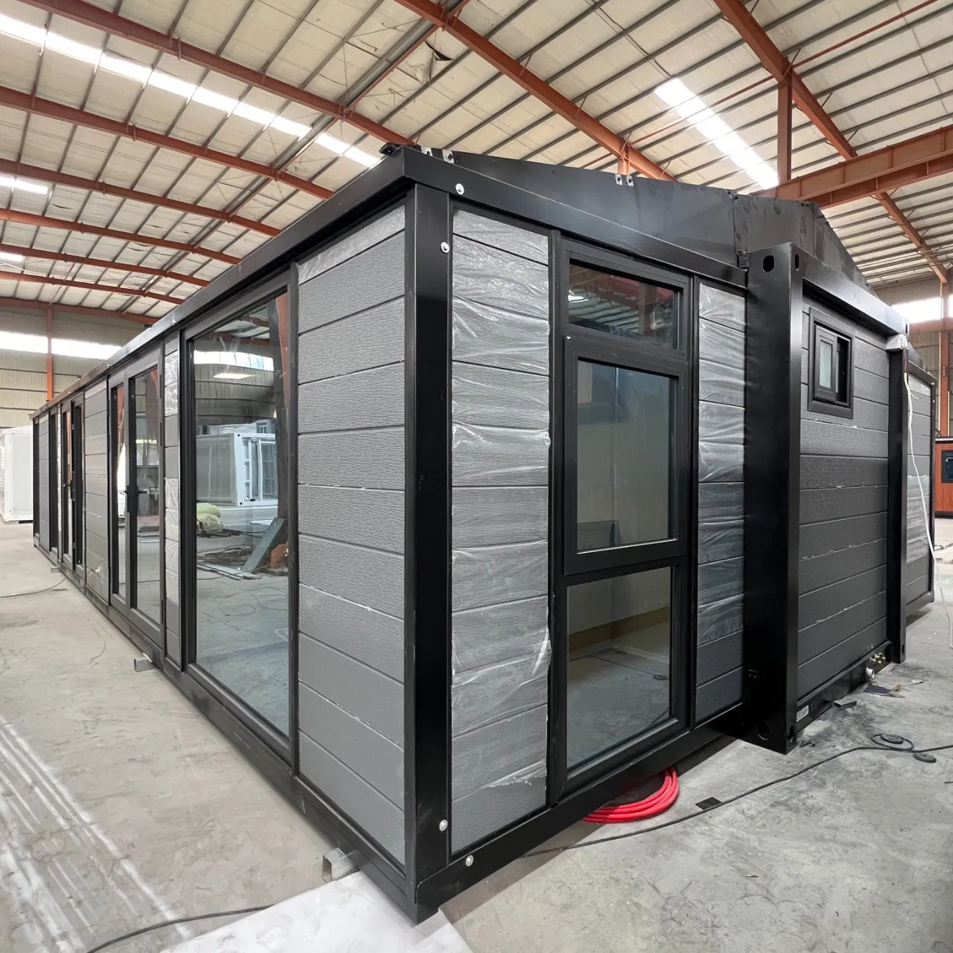 20FT تصميم متكامل ذو وظائف مزدوجة للعمل والراحة في مواقع متعددة للعيش الشامل