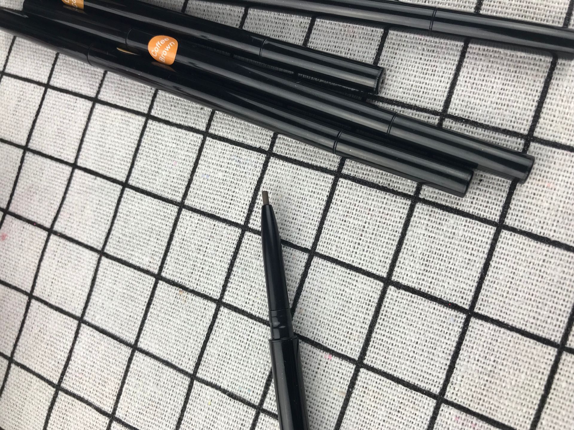 Eyebrow pencil details 4