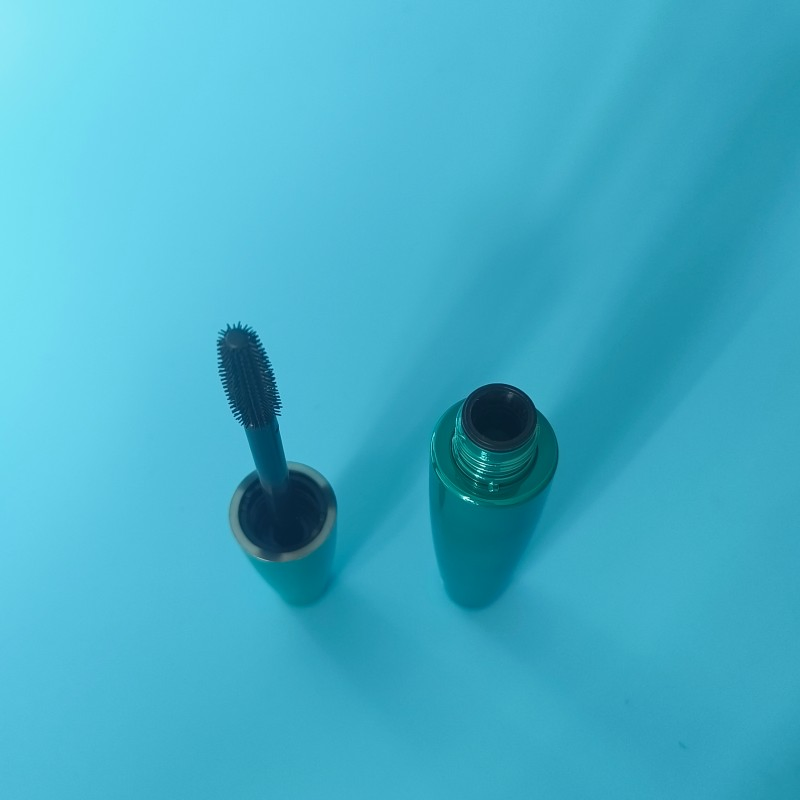 New Arrival Green Color New Style Luxury Mascara Tubes Hot Stamping Plastic Mascara Tube with Wand for Cosmetic Packaging