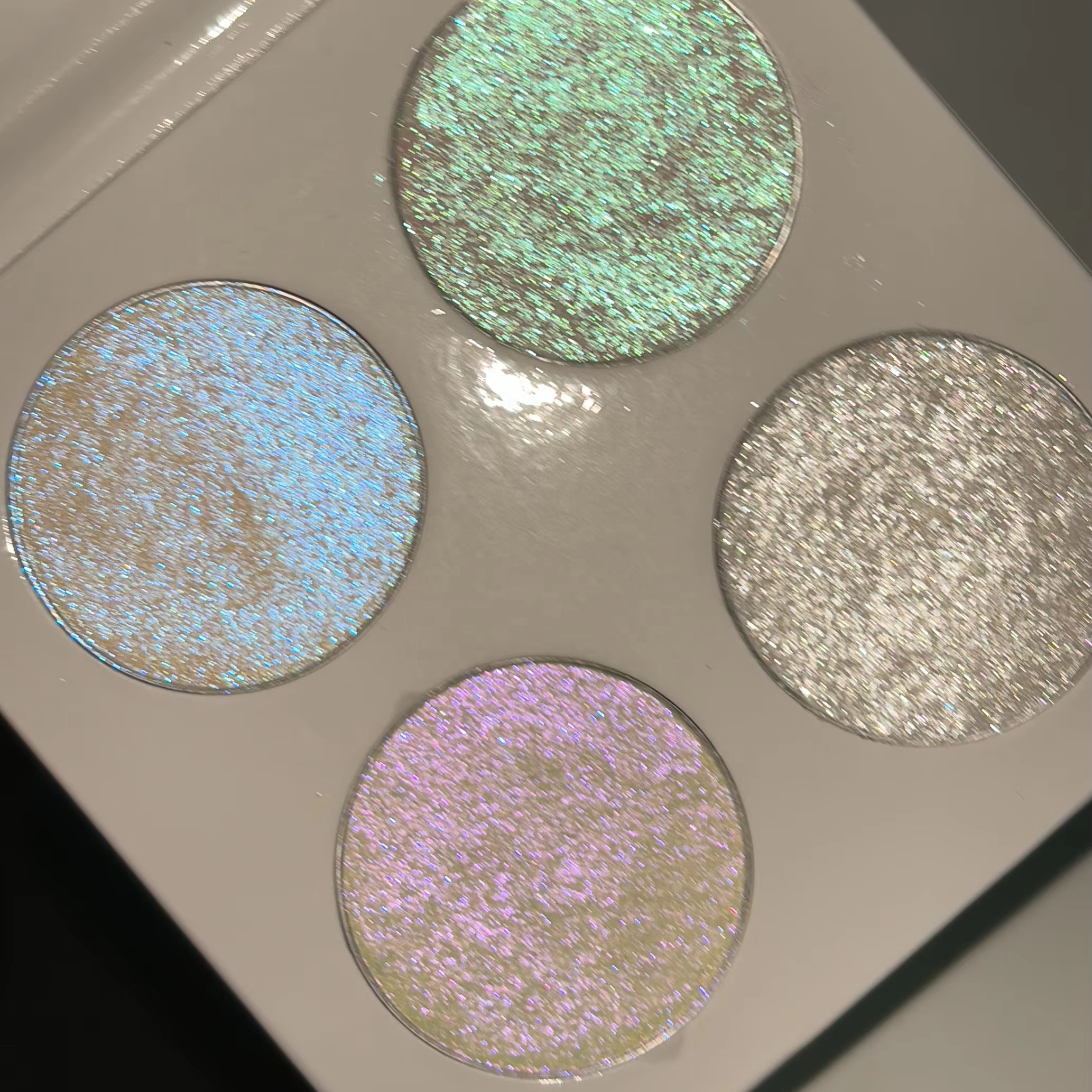 High Quality Vegan Cruelty-Free Shimmer Glitter Highlighter Makeup Custom Logo Palette With Smooth Brighten Face Body Wholesale