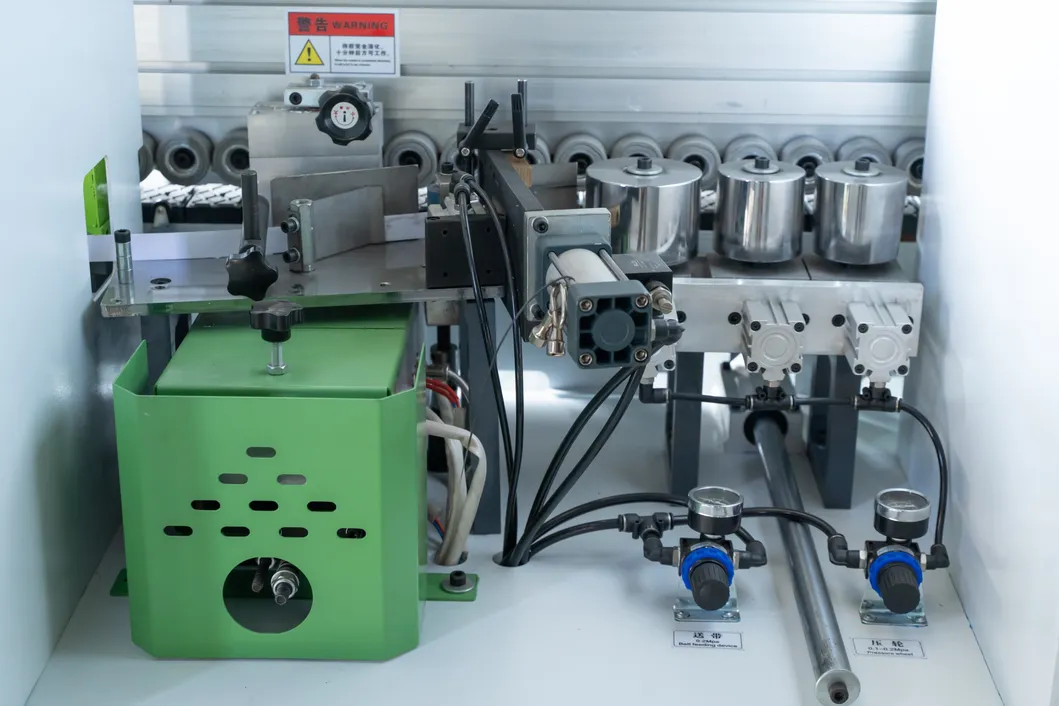 Pressing and gluing Unit