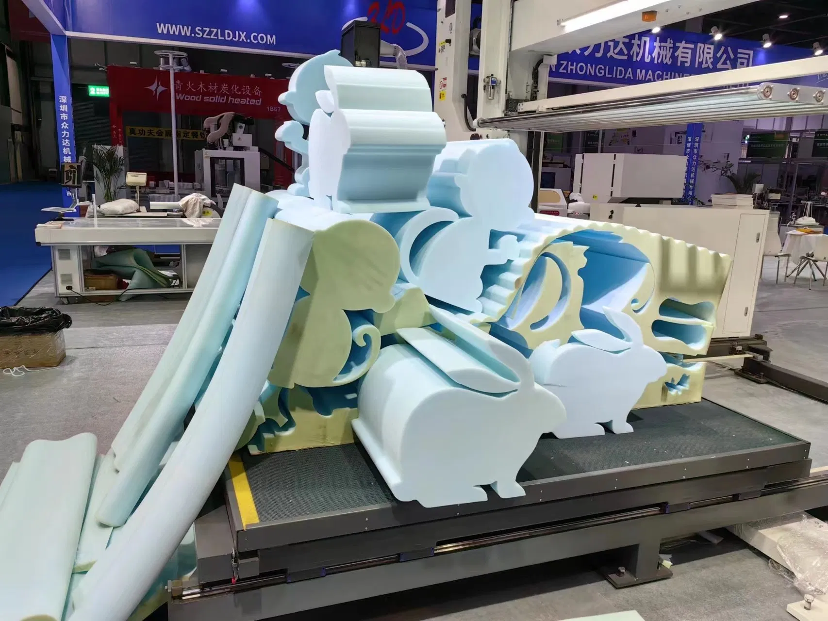 High Efficiency Sponge Contour Cutting Machine Horizontal Blade CNC Foam Cutter
