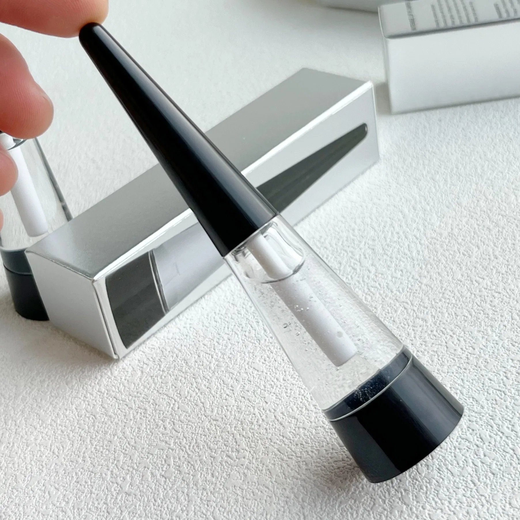 Private Label Vegan Hyaluronic Acid Iridescent Finish Long-Lasting Strong Sting Lip Plumper Gloss with ODM Service
