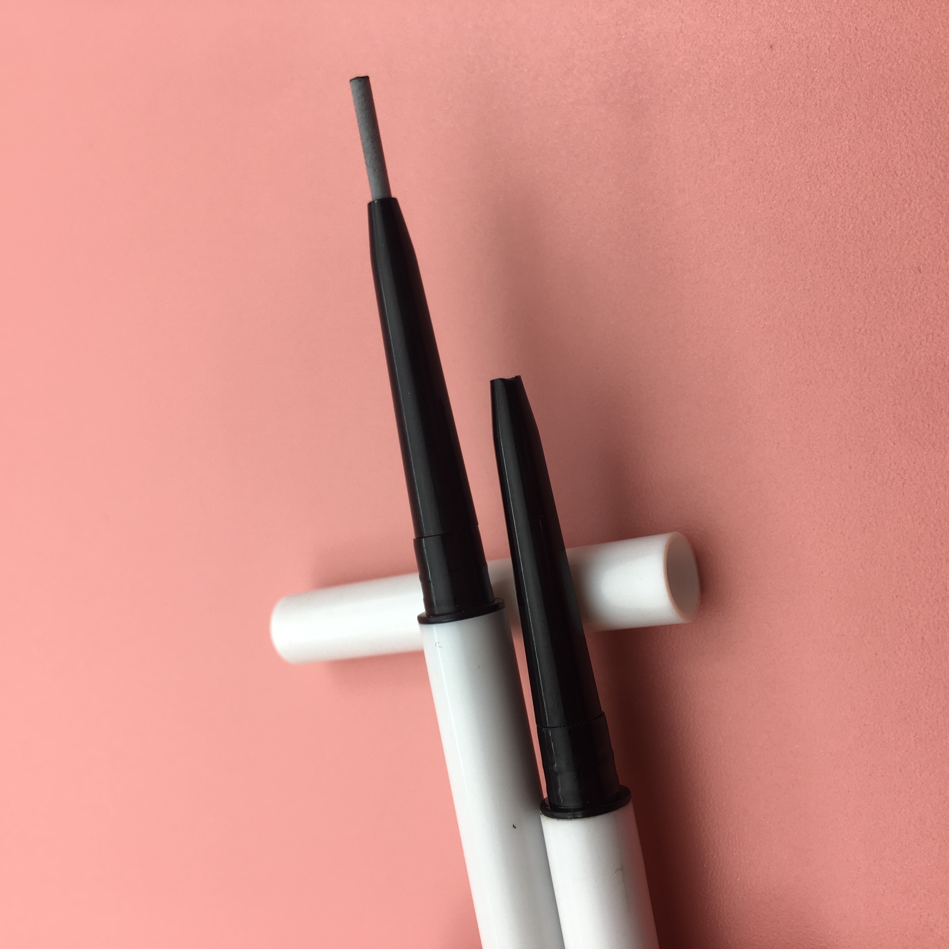 Round eyebrow pencil details 1