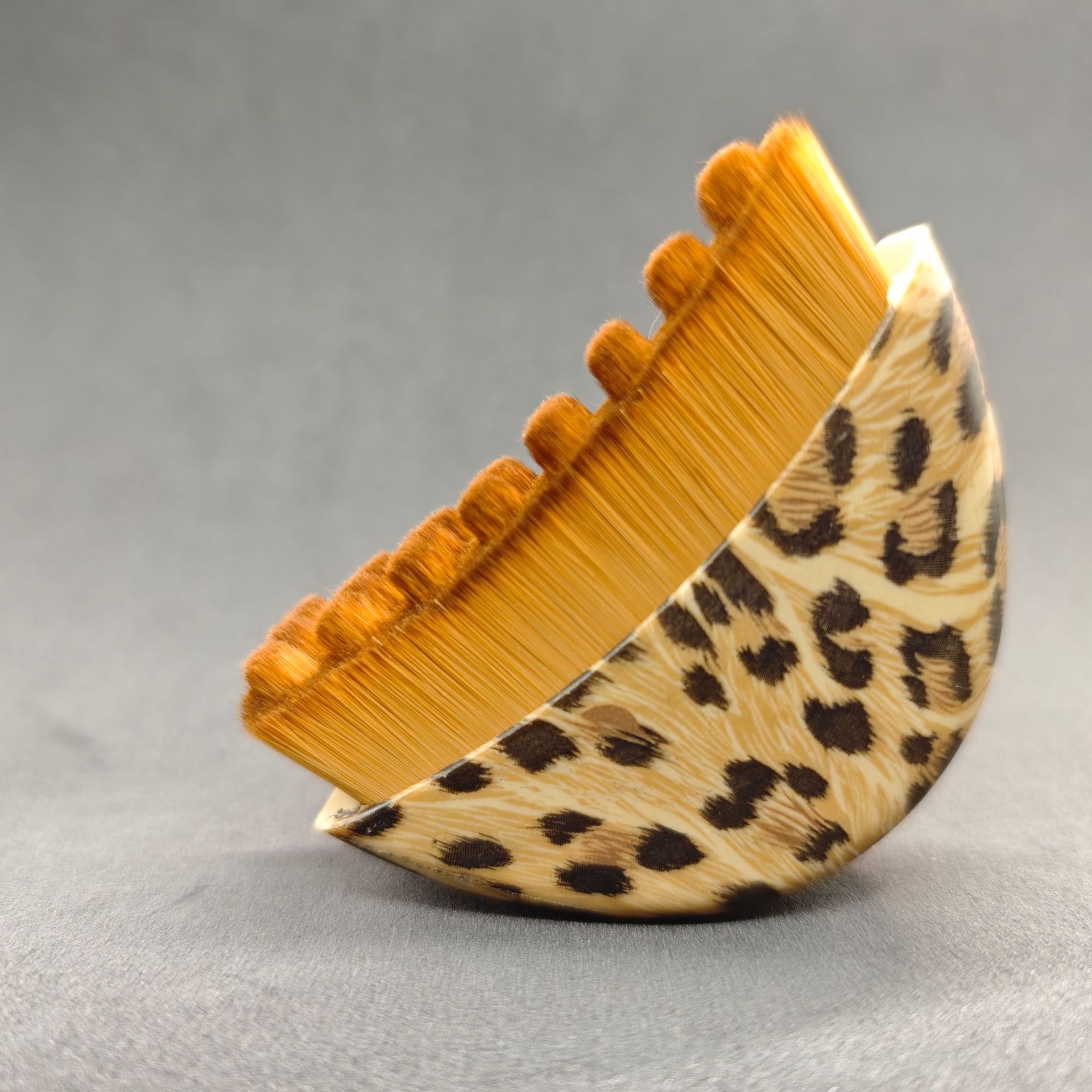 Synthetic Hair Lymphatic Contour Face Brush Close Up