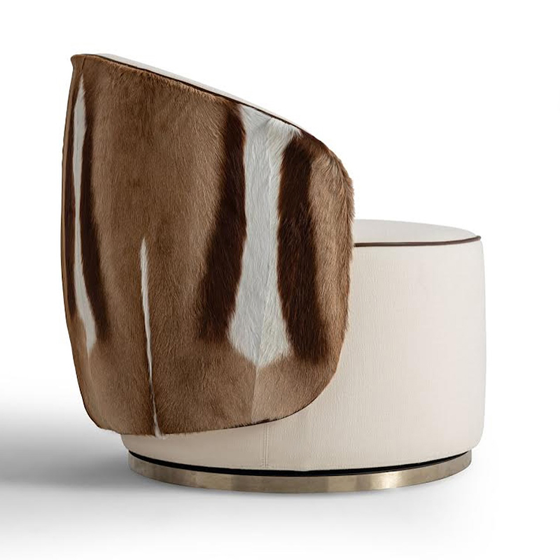 Luxury Design Plush Velvet Armrests Textured Fabric Seats Round Contour Chair for Relaxation Spaces