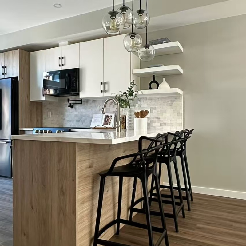 Luxury High Gloss Custom Made Kitchen Cabinet for Upscale Villa Kitchen Interior