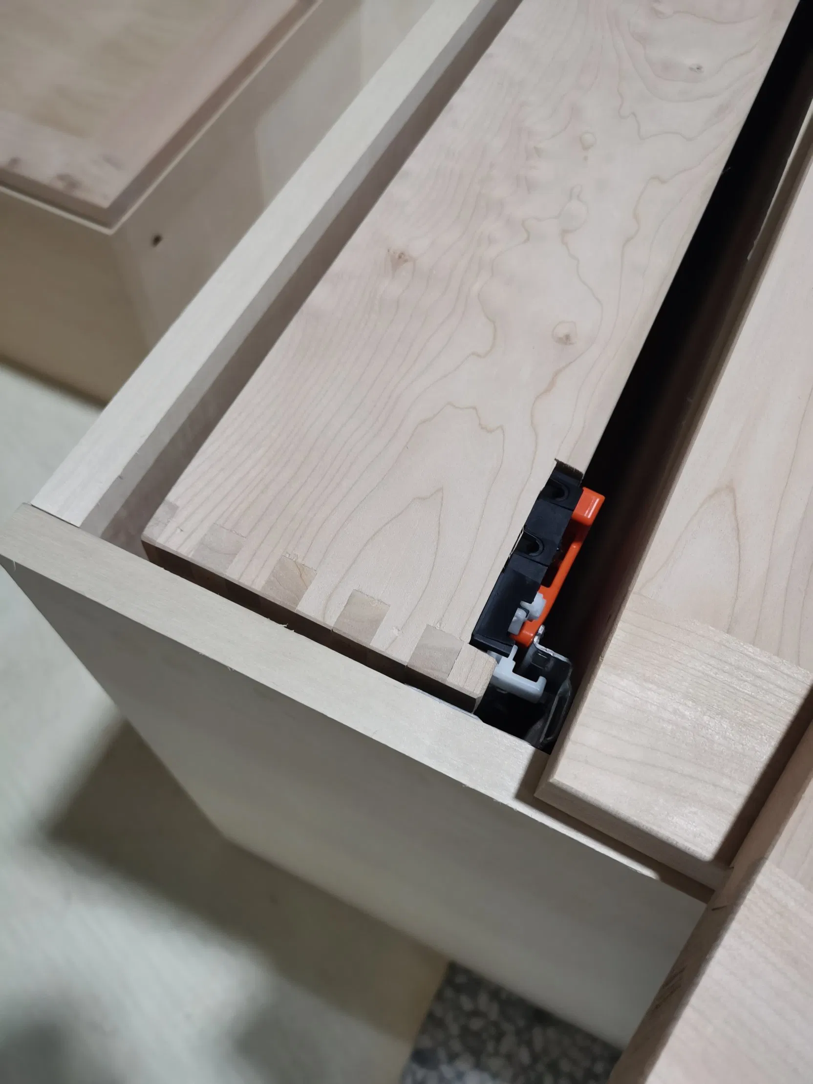 China Factory Handleless Light Gray Glossy Storage Cabinets Kitchen Furniture