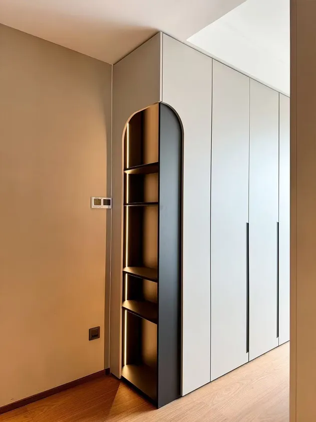 Modern Closet 2