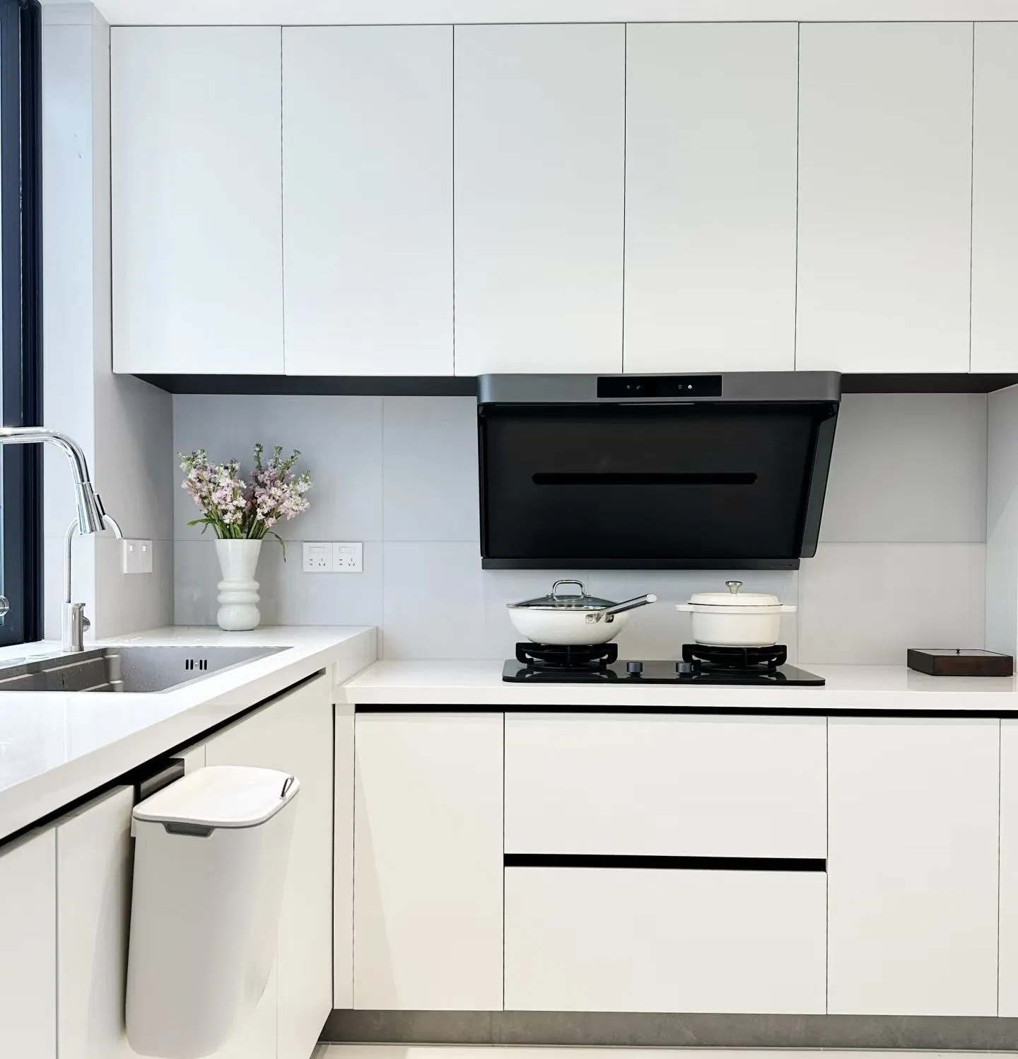 Modern High Gloss Kitchen Cabinet Set with Soft Close Doors