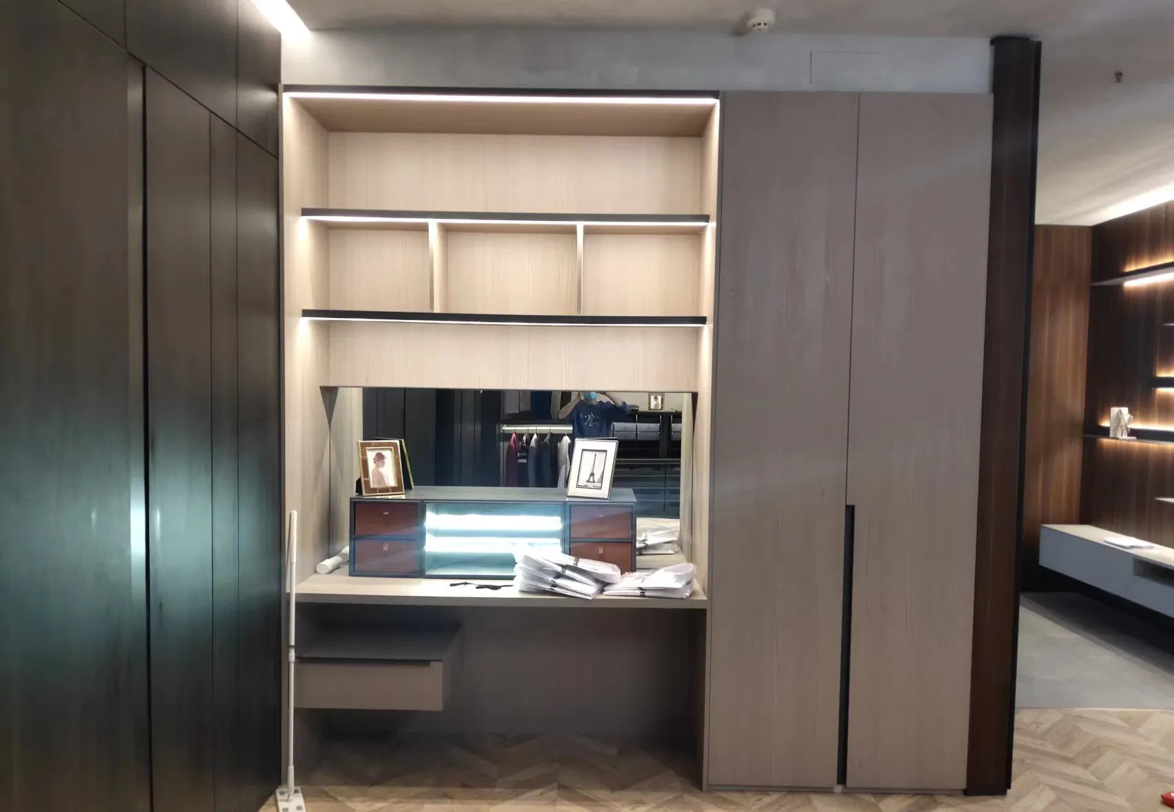 Modular Modern Customized Closet Cabinets Organizer Modern Glass Door MDF Style Sliding Door Wardrobe Closet System