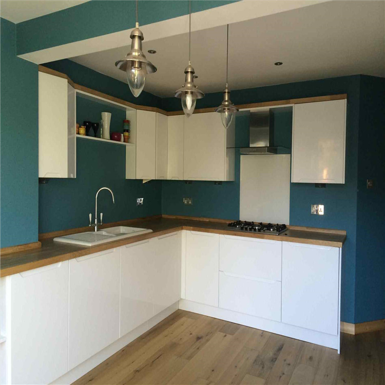 Customized MDF Board White Matte Kitchen Cabinets with Lacquer Finish