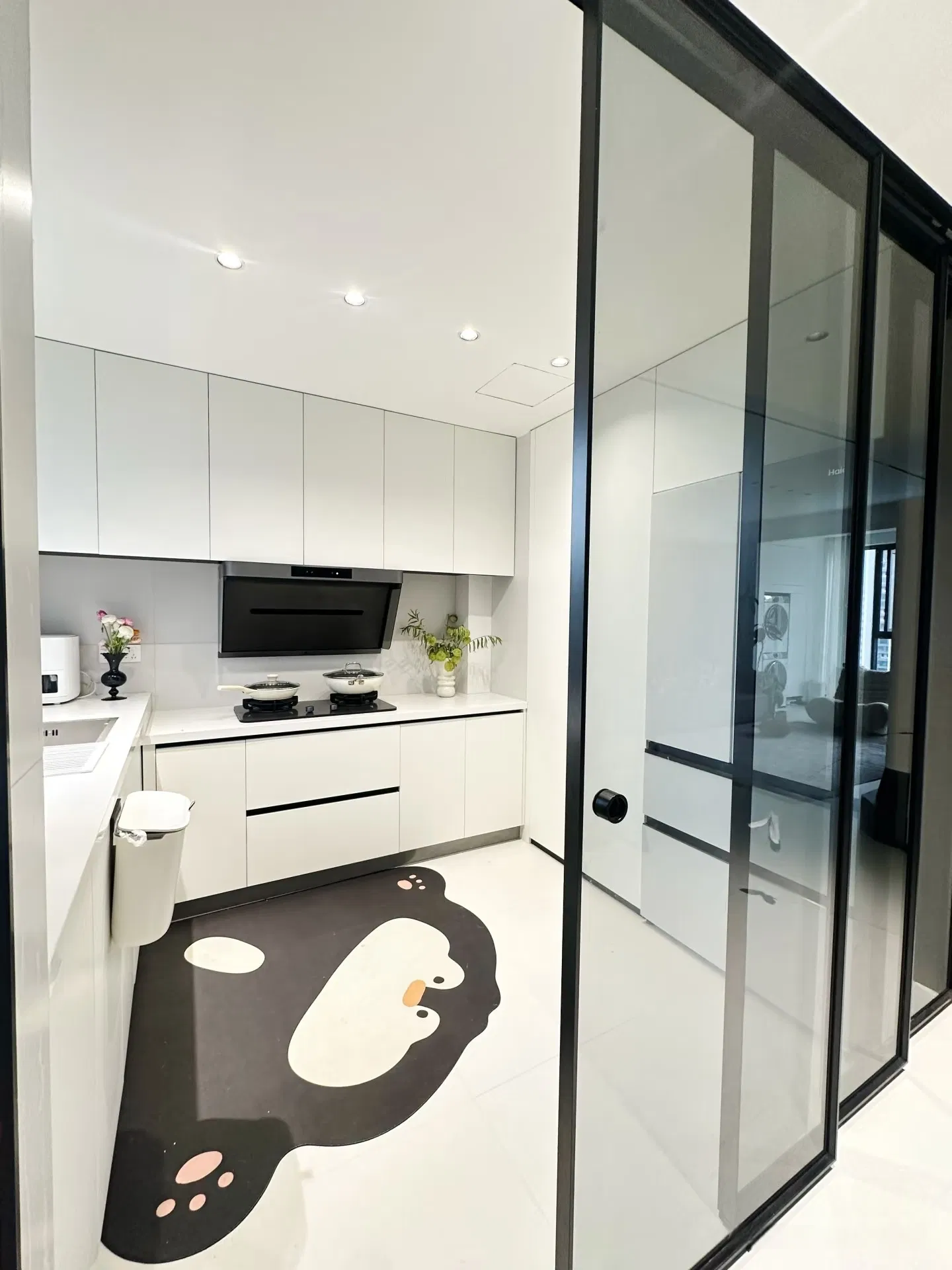 Modern High Gloss Kitchen Cabinet Set with Soft Close Doors