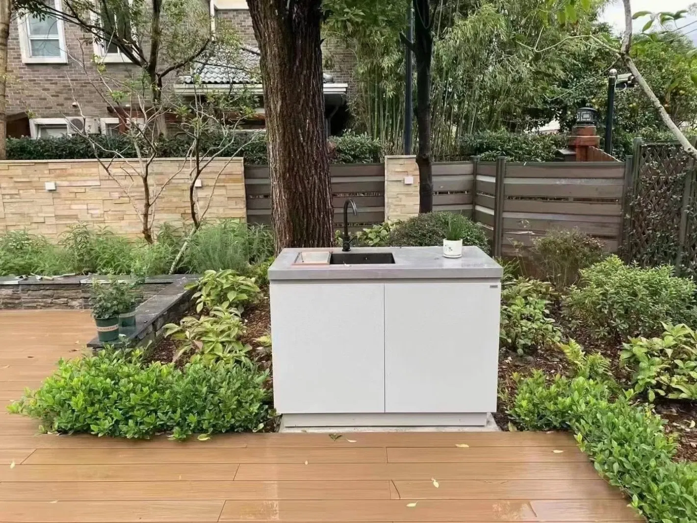 Waterproof Aluminium Alloy Frame Quartz Stone Outdoor Kitchen Cabinet Design